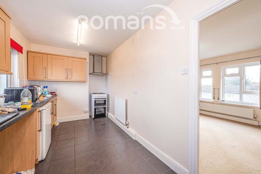 Property photo 3 of 10 Kitchen