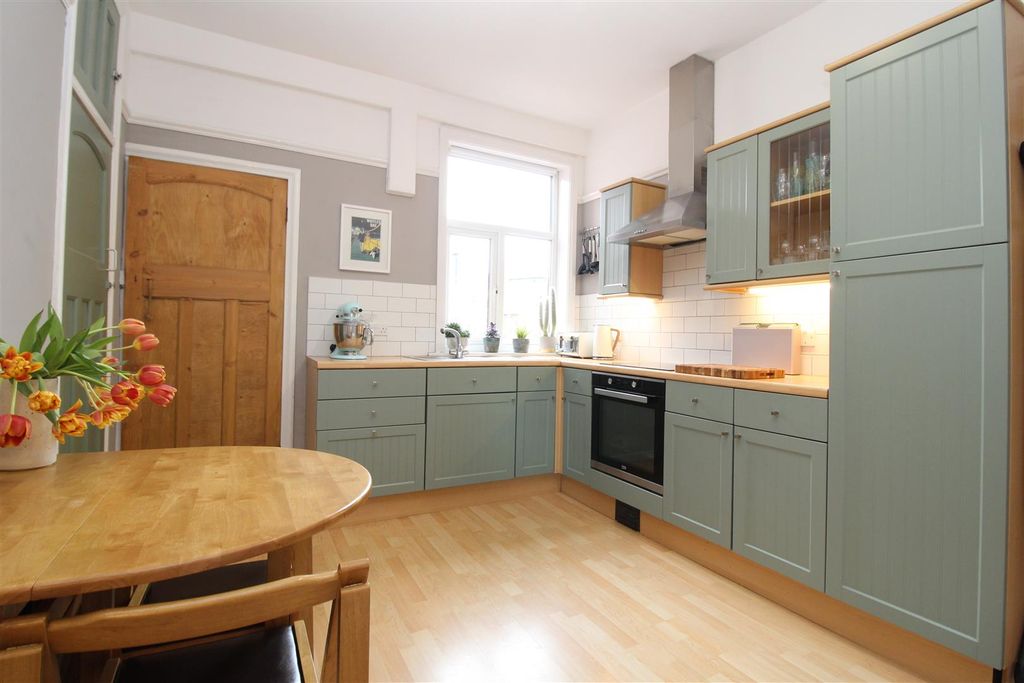 Property photo 3 of 15 Breakfasting Kitchen