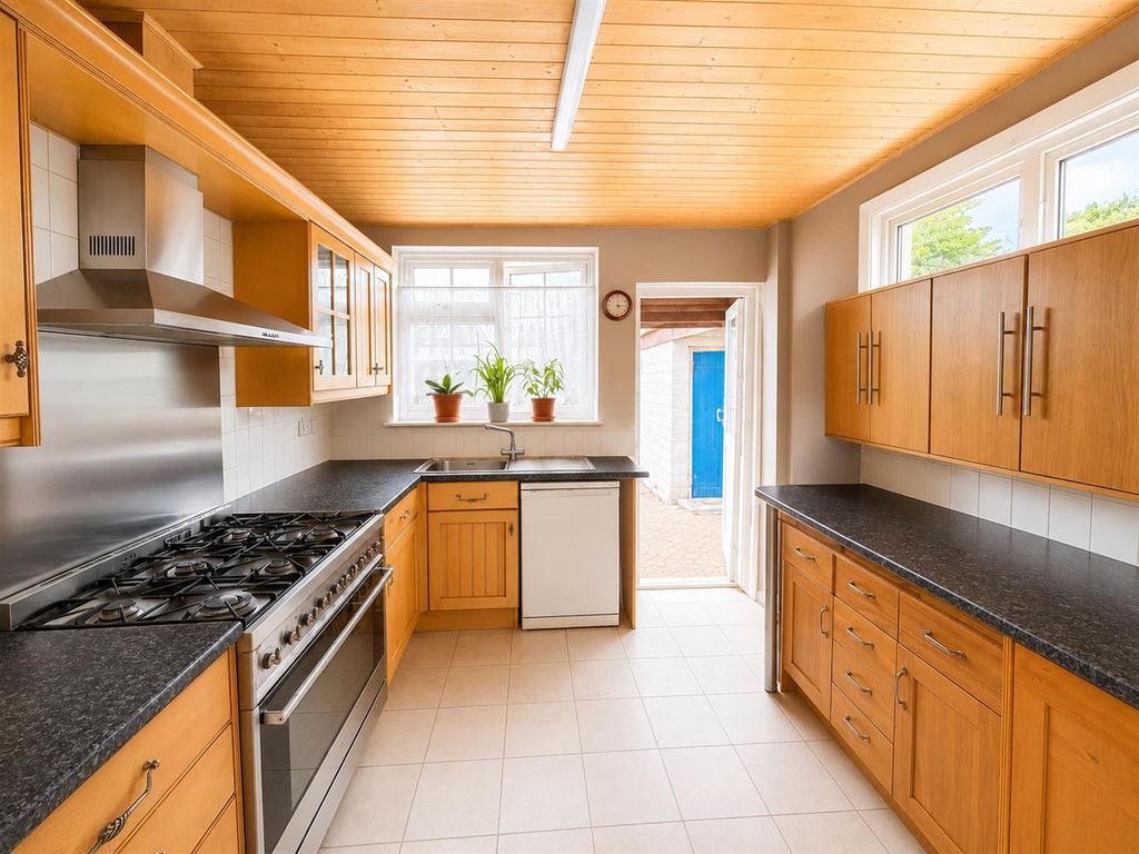 Property photo 3 of 15 Kitchen