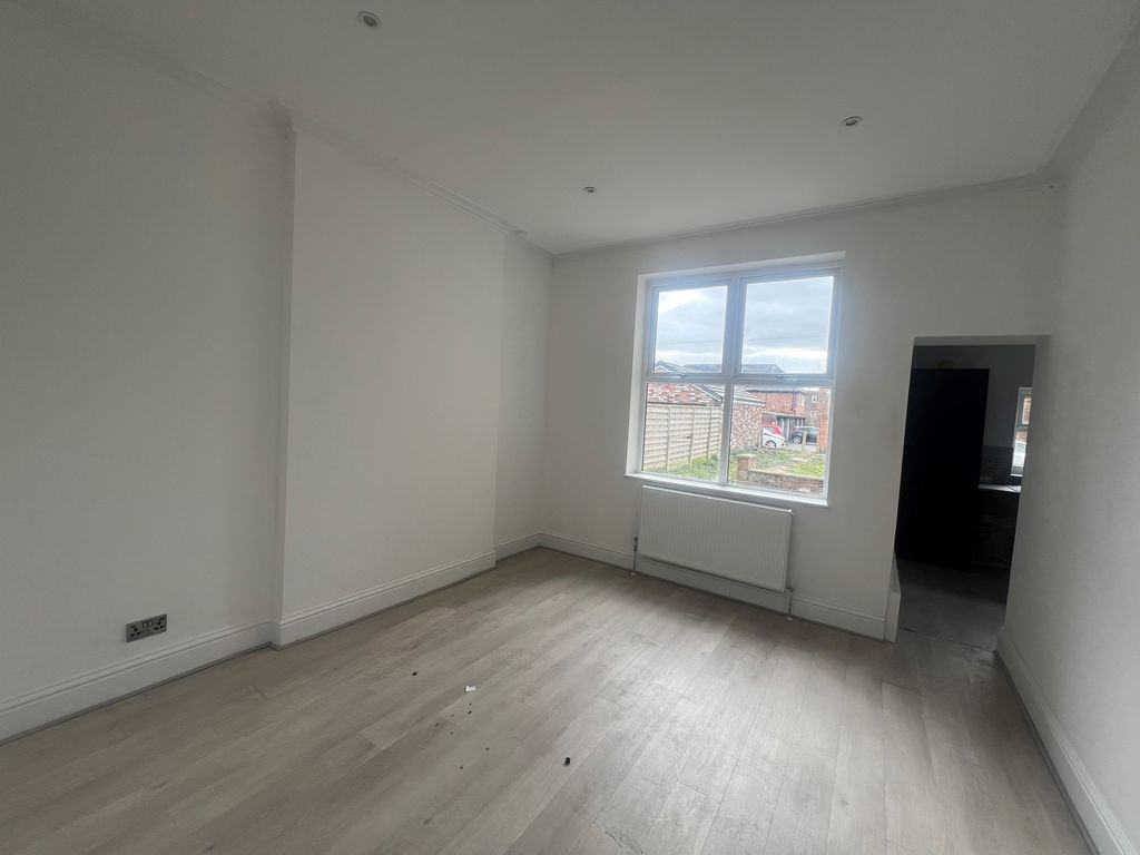 Property photo 3 of 4 Living Room