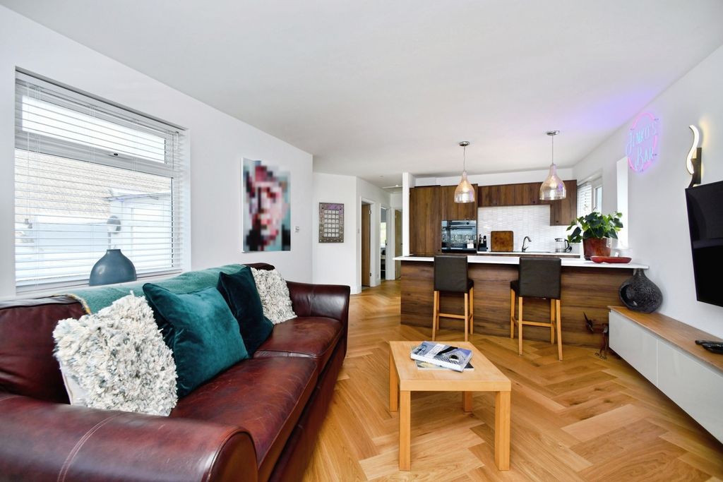 Property photo 3 of 17 Living Room