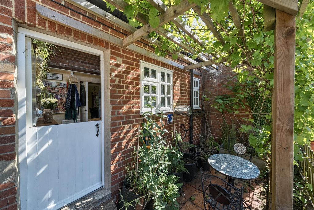 Property photo 2 of 23 25-681Fbefcb7Ebd-1289389-Arw-25.Jpg