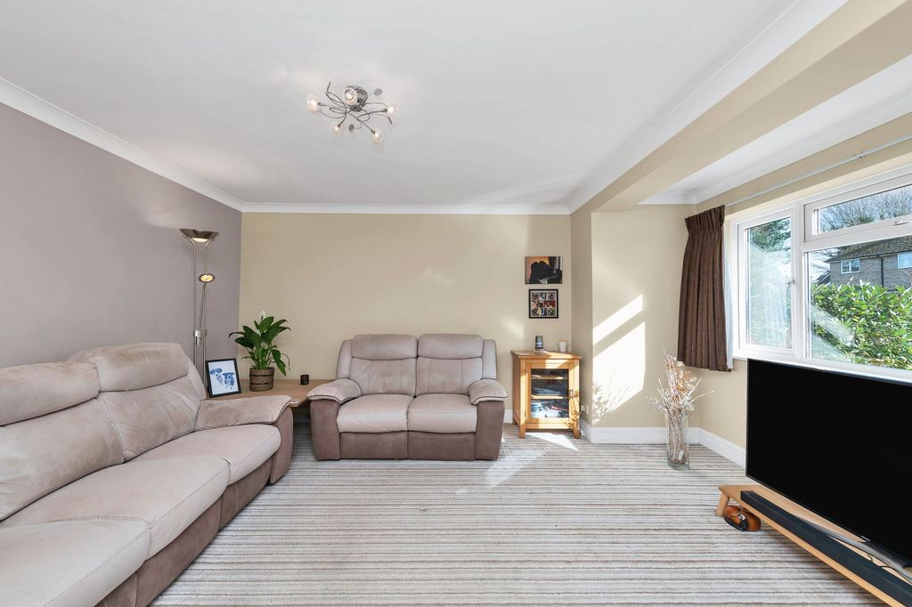 Property photo 3 of 27