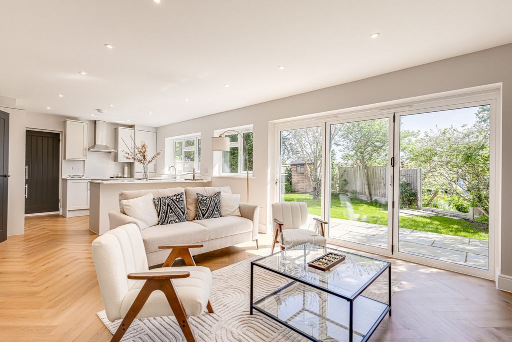 Property photo 2 of 30