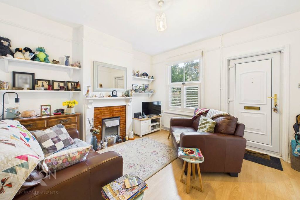 Property photo 2 of 20