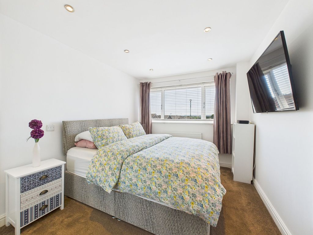 Property photo 3 of 17 Bedroom One