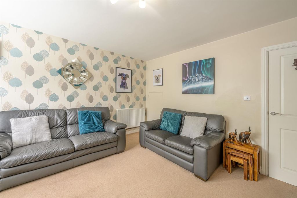 Property photo 3 of 31