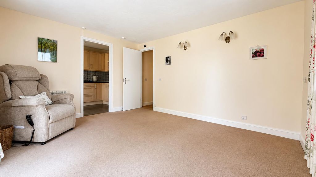 Property photo 2 of 16 Lounge.Png