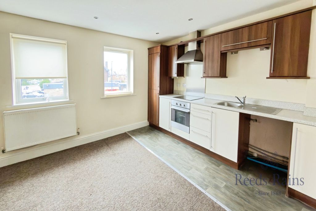Property photo 2 of 8 Kitchen