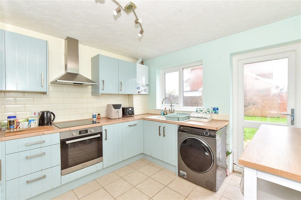 Property photo 2 of 11 Kitchen