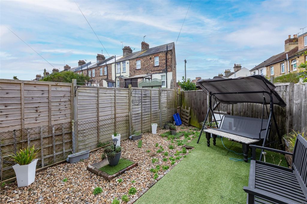 Property photo 2 of 9 Garden