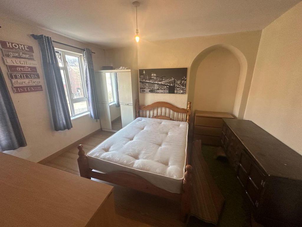 Property photo 2 of 12 Photo 3