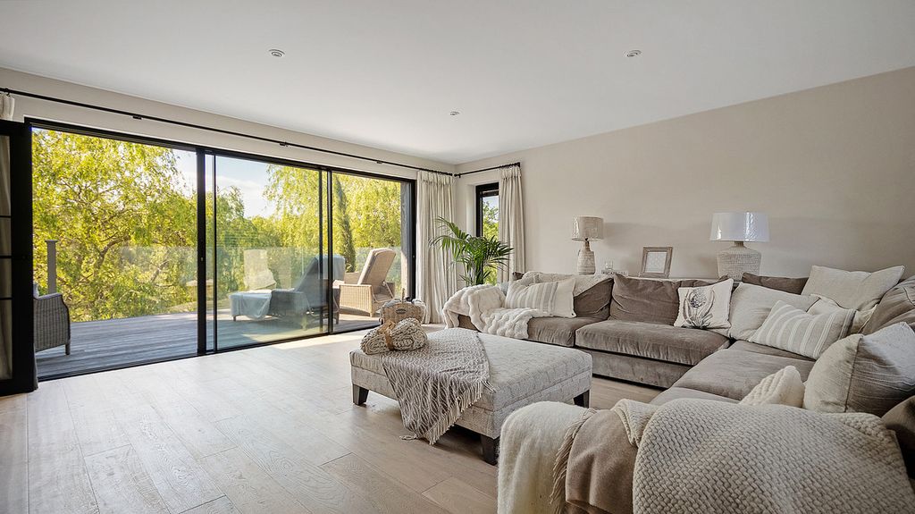 Property photo 2 of 37