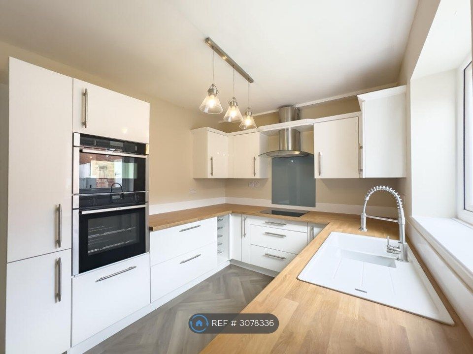 Property photo 3 of 28