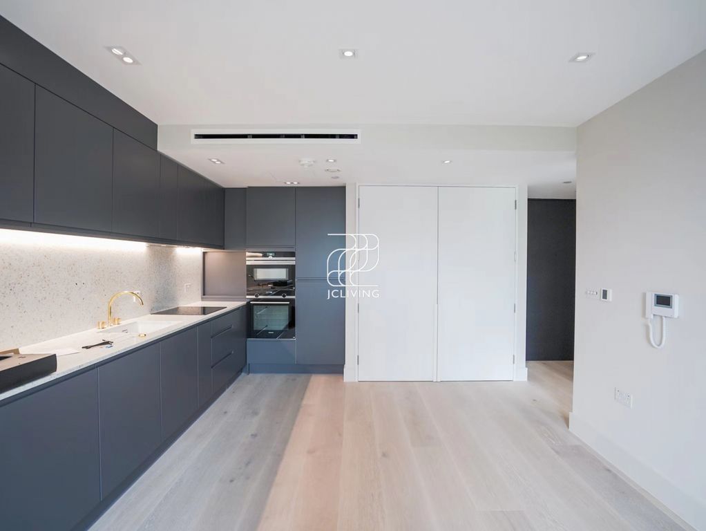 Property photo 1 of 11 16 Crompton Street, London, W2
