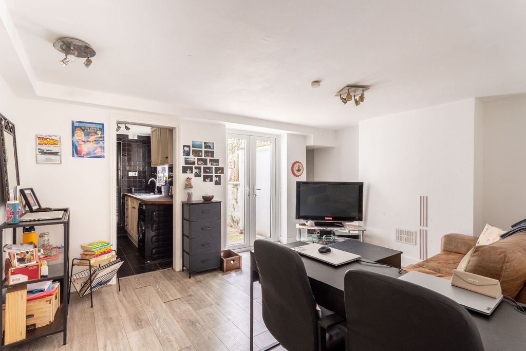 Property photo 2 of 12