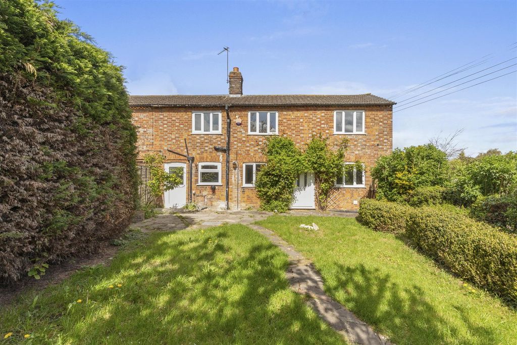 Property photo 2 of 14 36 Bishopstone, Hp17 8Sf-11.Jpg