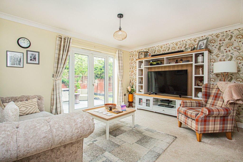 Property photo 2 of 19 Lounge