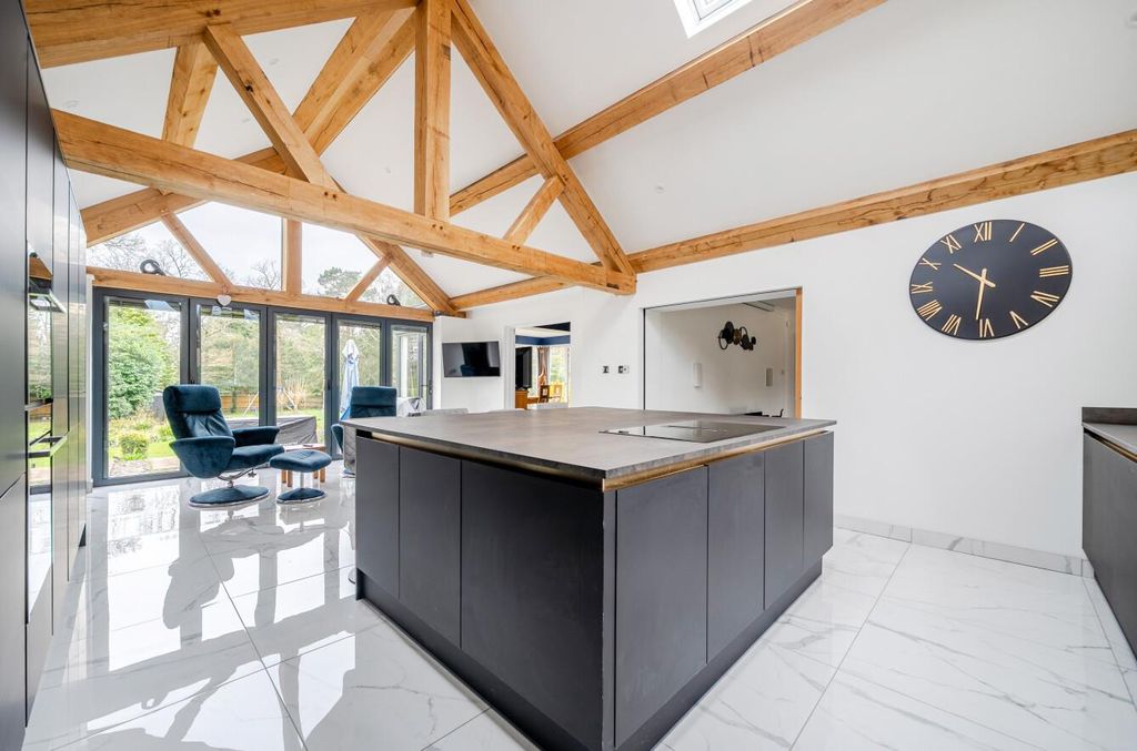 Property photo 2 of 27 Hook Crescent Silverwood Photos (16).Jpg