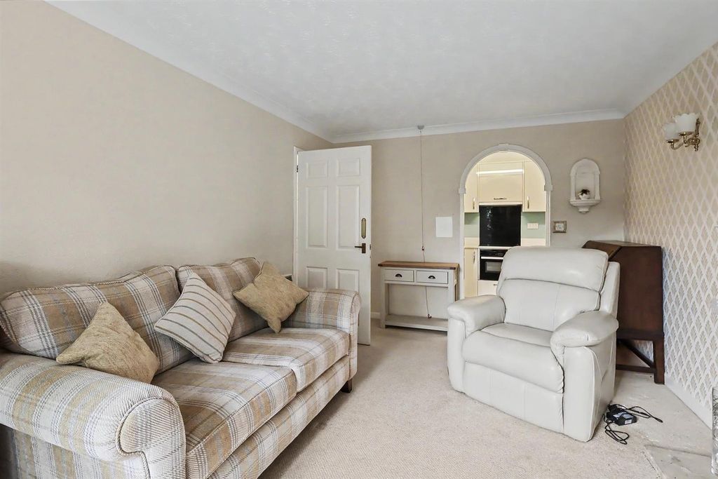 Property photo 3 of 23 Beech Court Mapperley, Nottingham, Ng3 5Pz