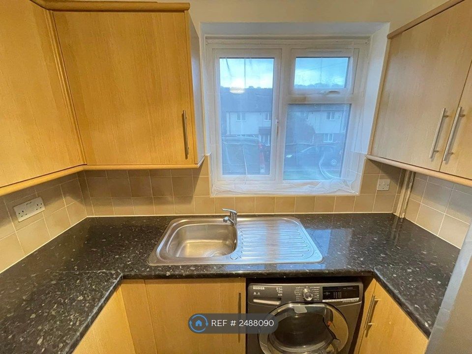 Property photo 2 of 10 Kitchen