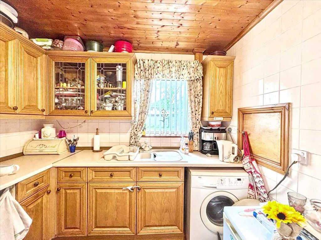 Property photo 2 of 16 Kitchen