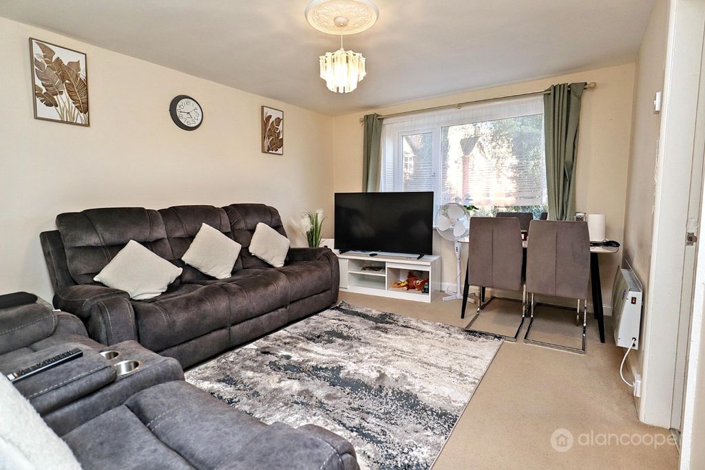 Property photo 2 of 13 5699552