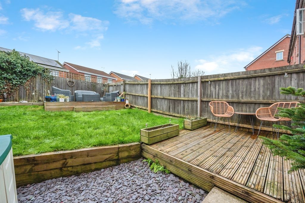 Property photo 2 of 18 Gardens: