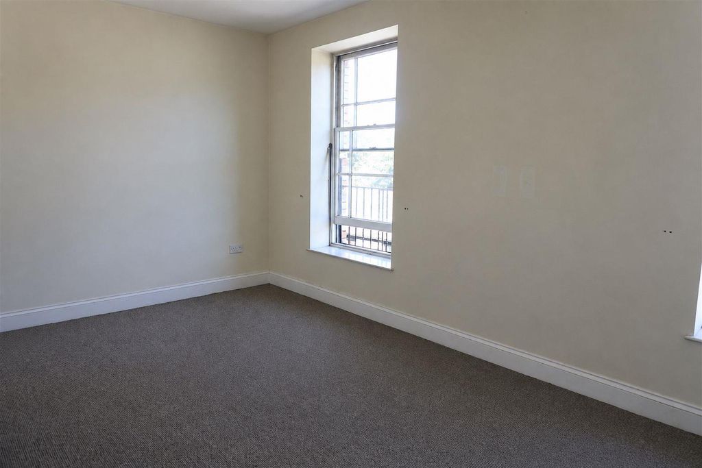Property photo 3 of 7 Living Room.Jpg