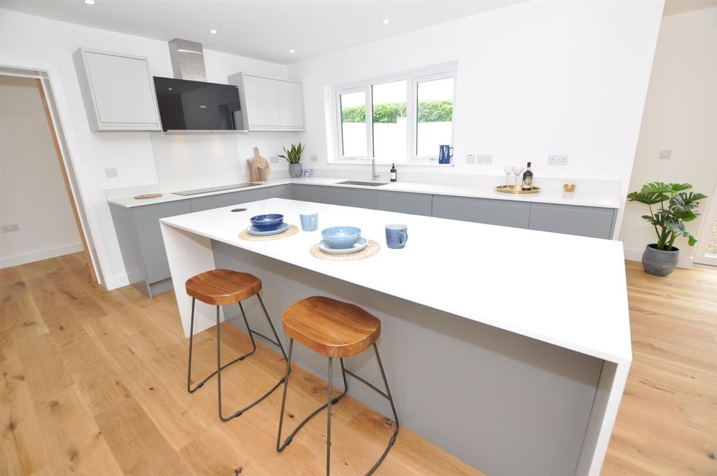 Property photo 3 of 24 Zxcgunwmfeypq7Kelv_Alq.Jpg