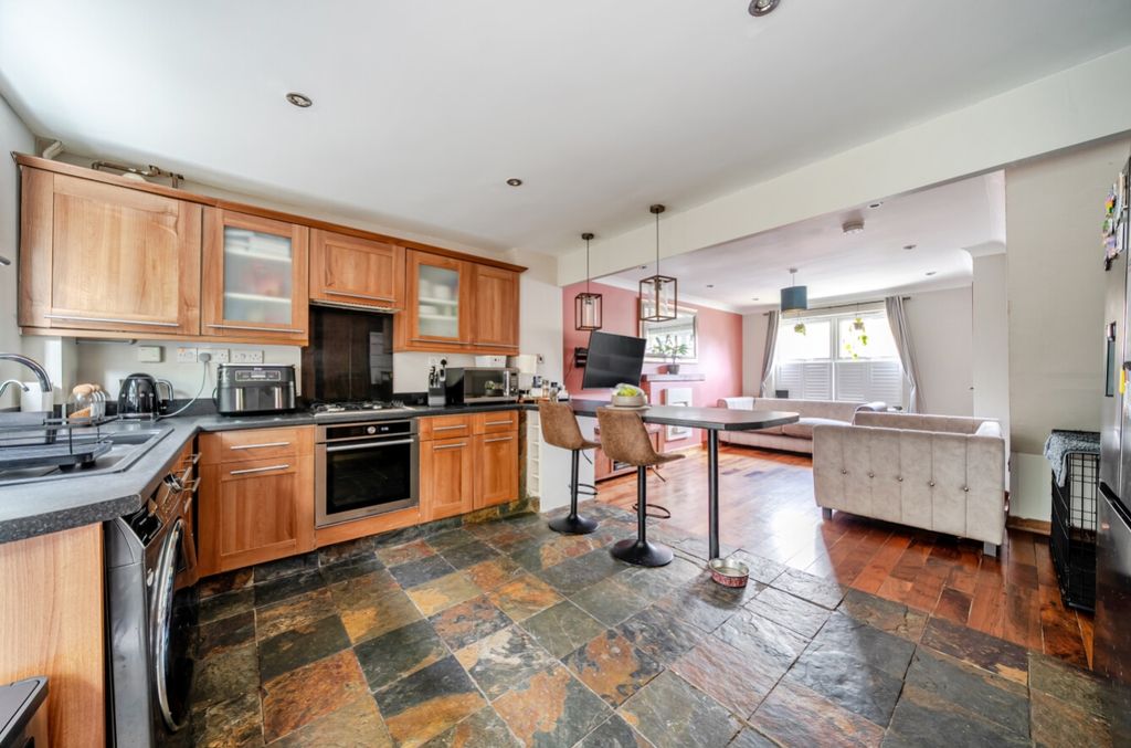 Property photo 3 of 21 1453671-13-6A04F7A8Eebe9