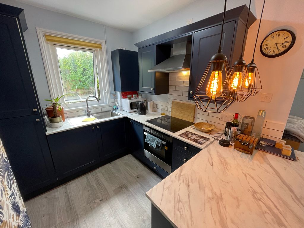 Property photo 2 of 11 Kitchen