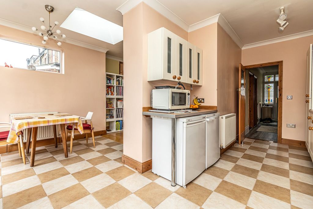 Property photo 3 of 25