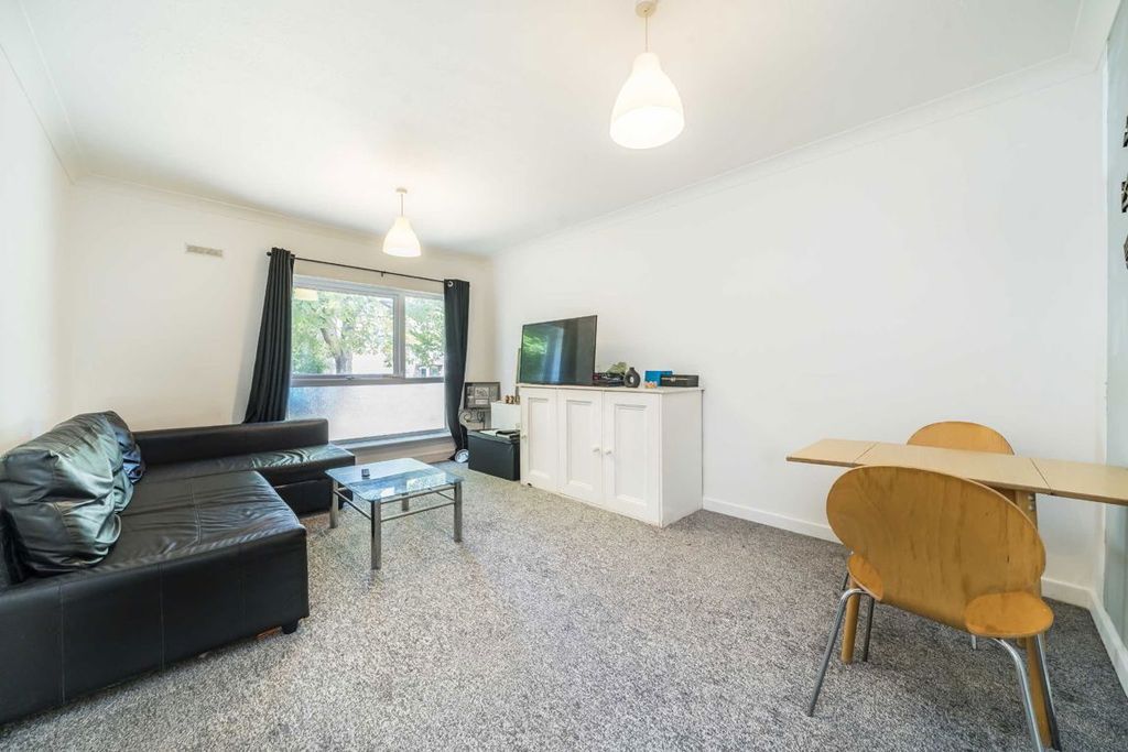 Property photo 2 of 6