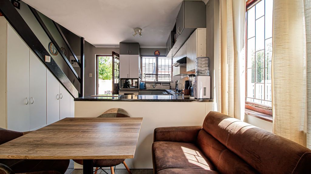 Property photo 3 of 28