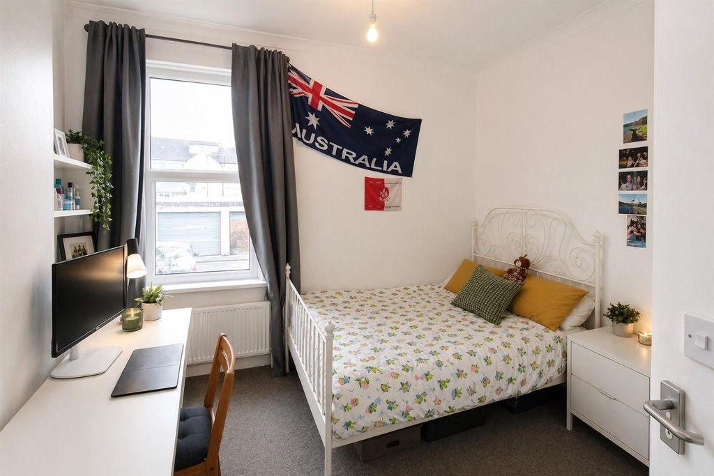 Property photo 3 of 9 199 Whitchurch 5.Png