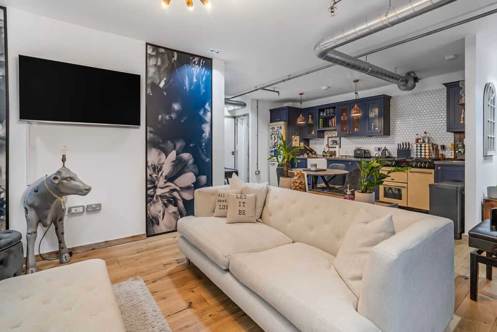 Property photo 2 of 20