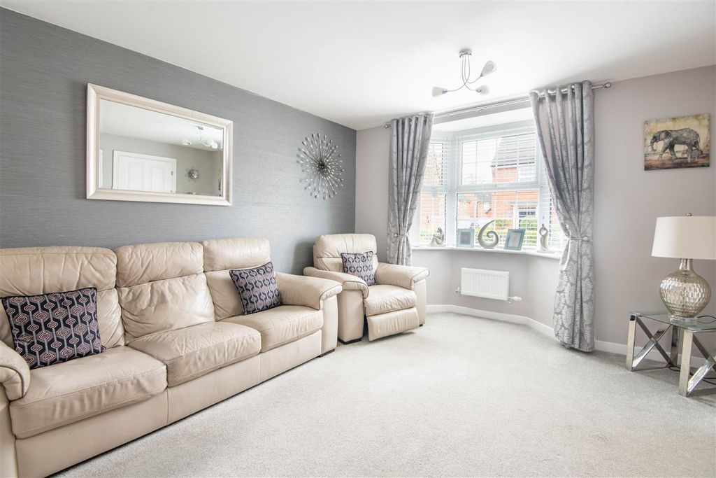 Property photo 2 of 29 Lounge