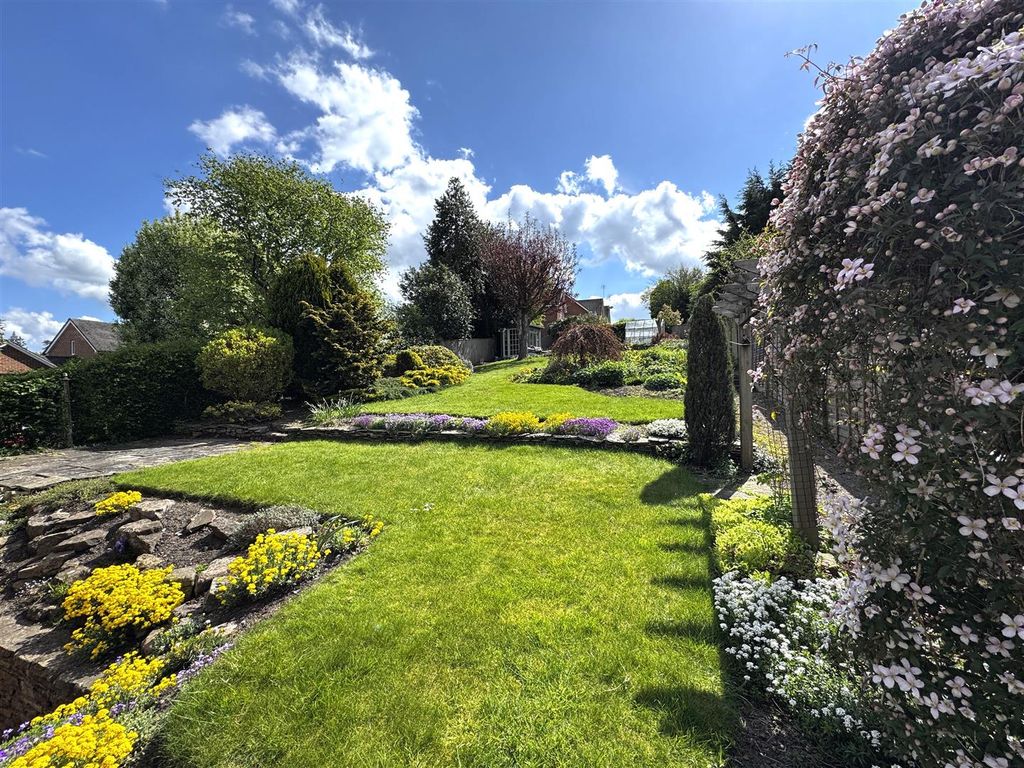 Property photo 2 of 32