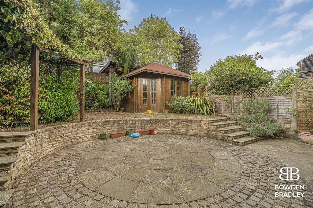 Property photo 3 of 14 Garden