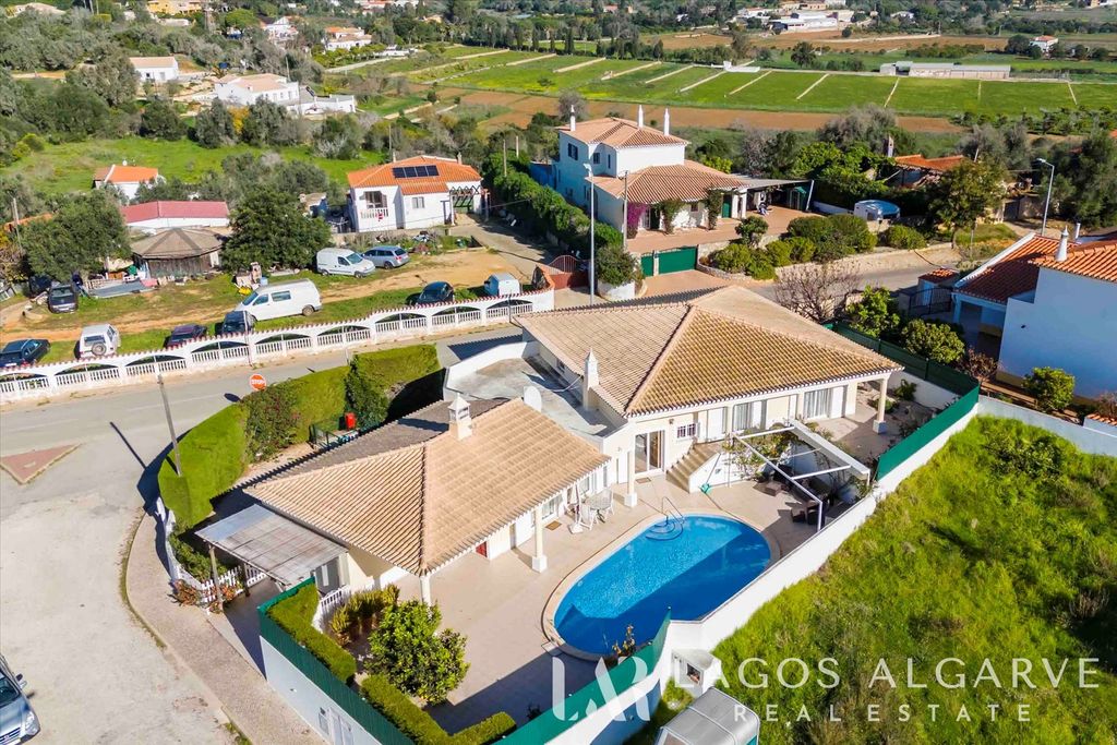 Property photo 1 of 31 4 Bedroom Villa With Pool And Garage Situated In A Quiet Location Just 5 Minutes From Lagos