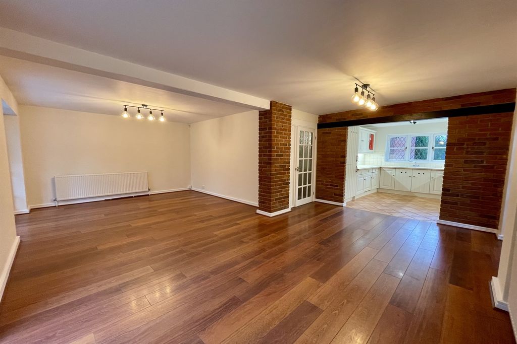 Property photo 3 of 19 Living Room