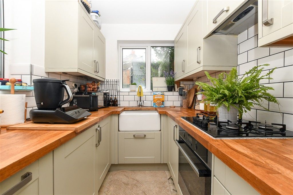 Property photo 3 of 14 Kitchen