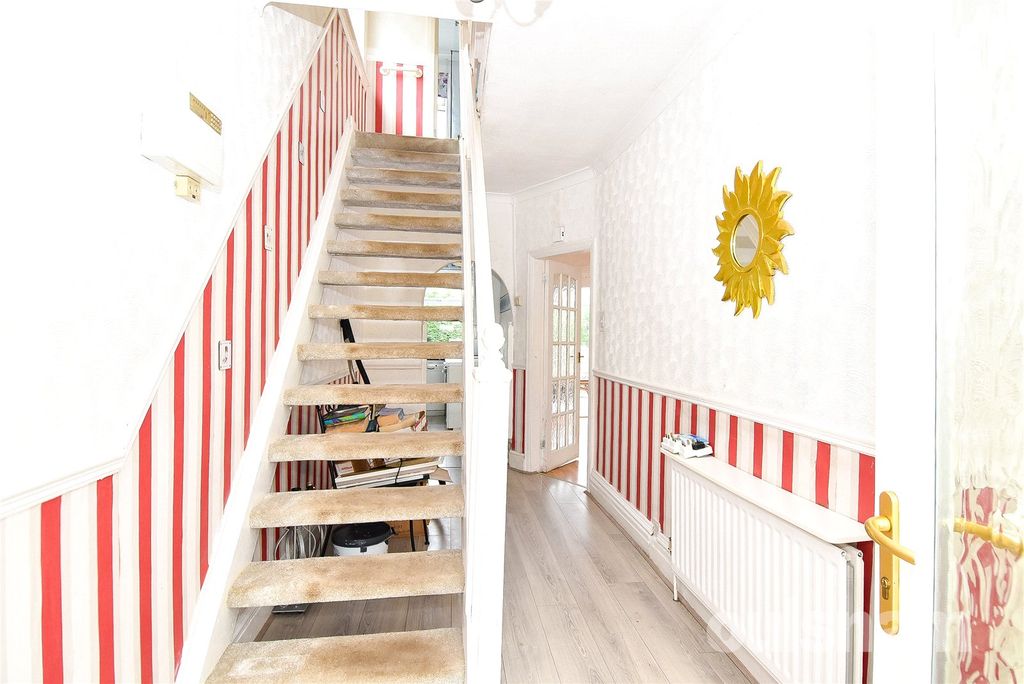 Property photo 2 of 28 Picture No. 16