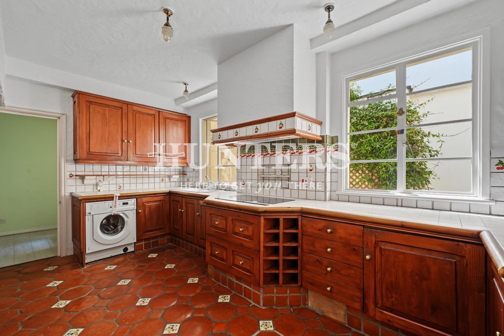 Property photo 2 of 8 Kitchen