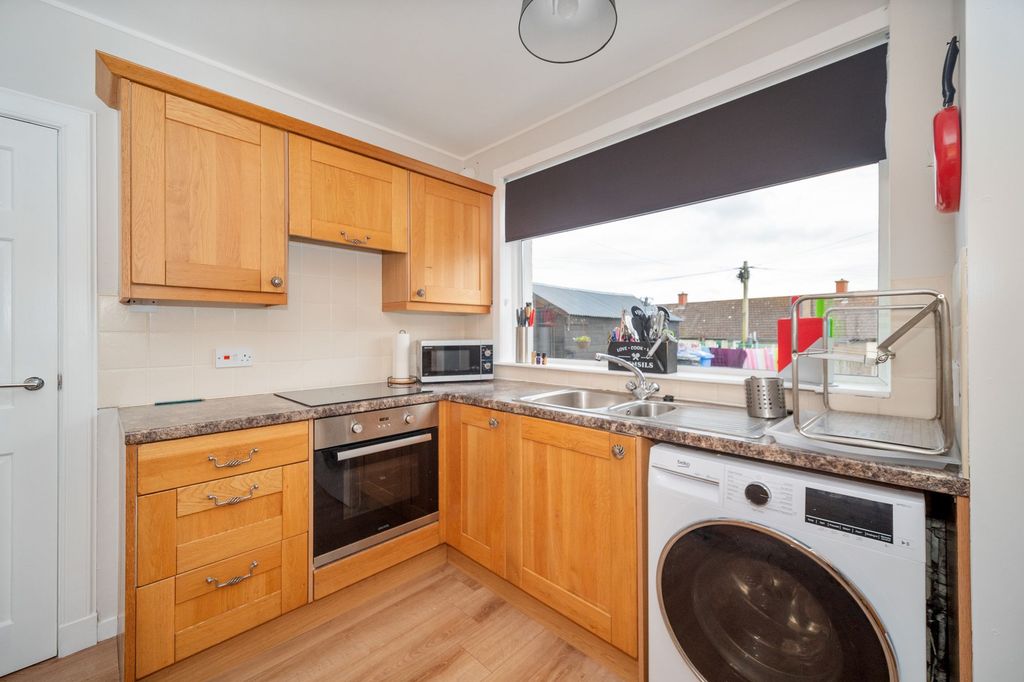 Property photo 3 of 23 Kitchen