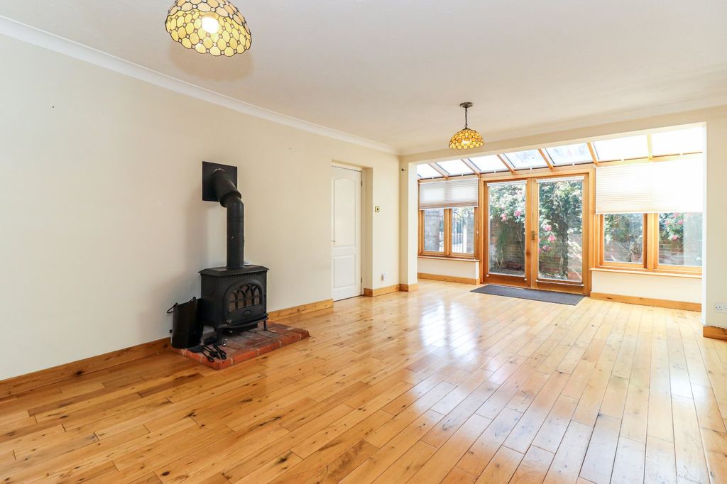 Property photo 2 of 14 Living/Dining Room