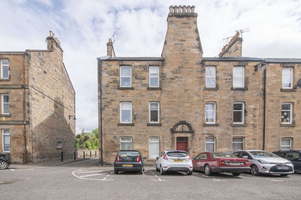 Property photo 1 of 9