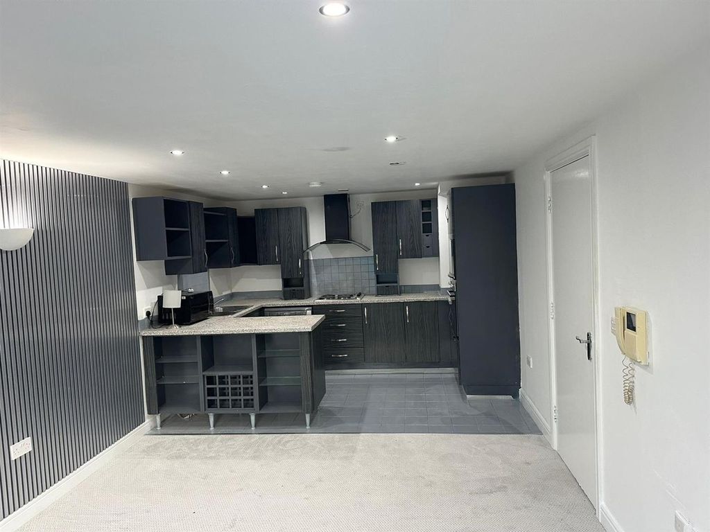 Property photo 3 of 13 Kitchen Lounge
