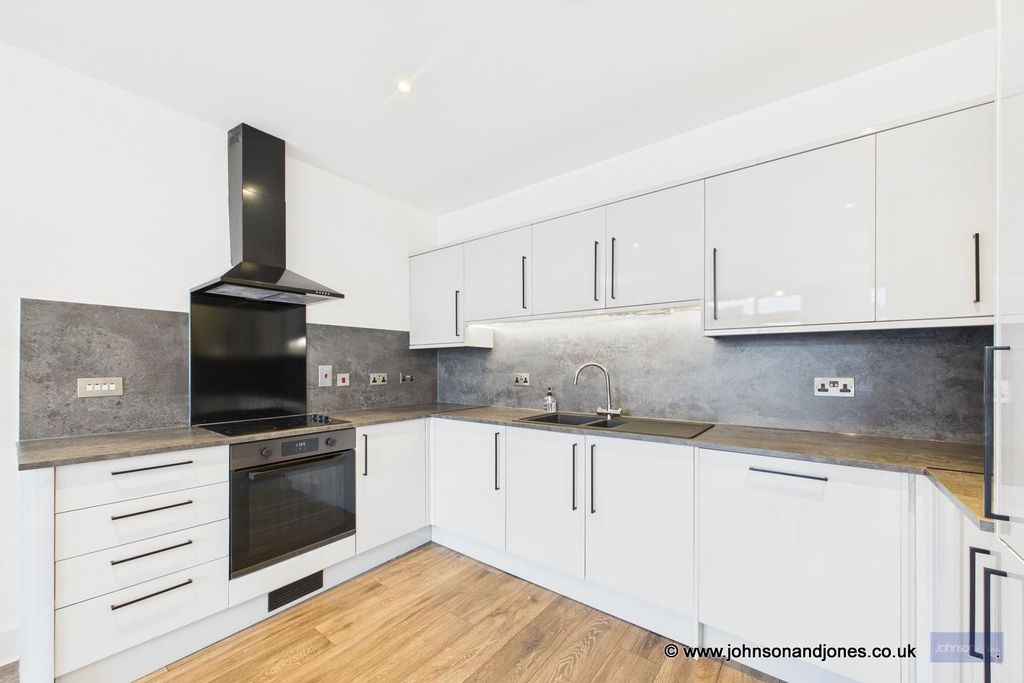 Property photo 2 of 16 2 Kitchen.Jpg